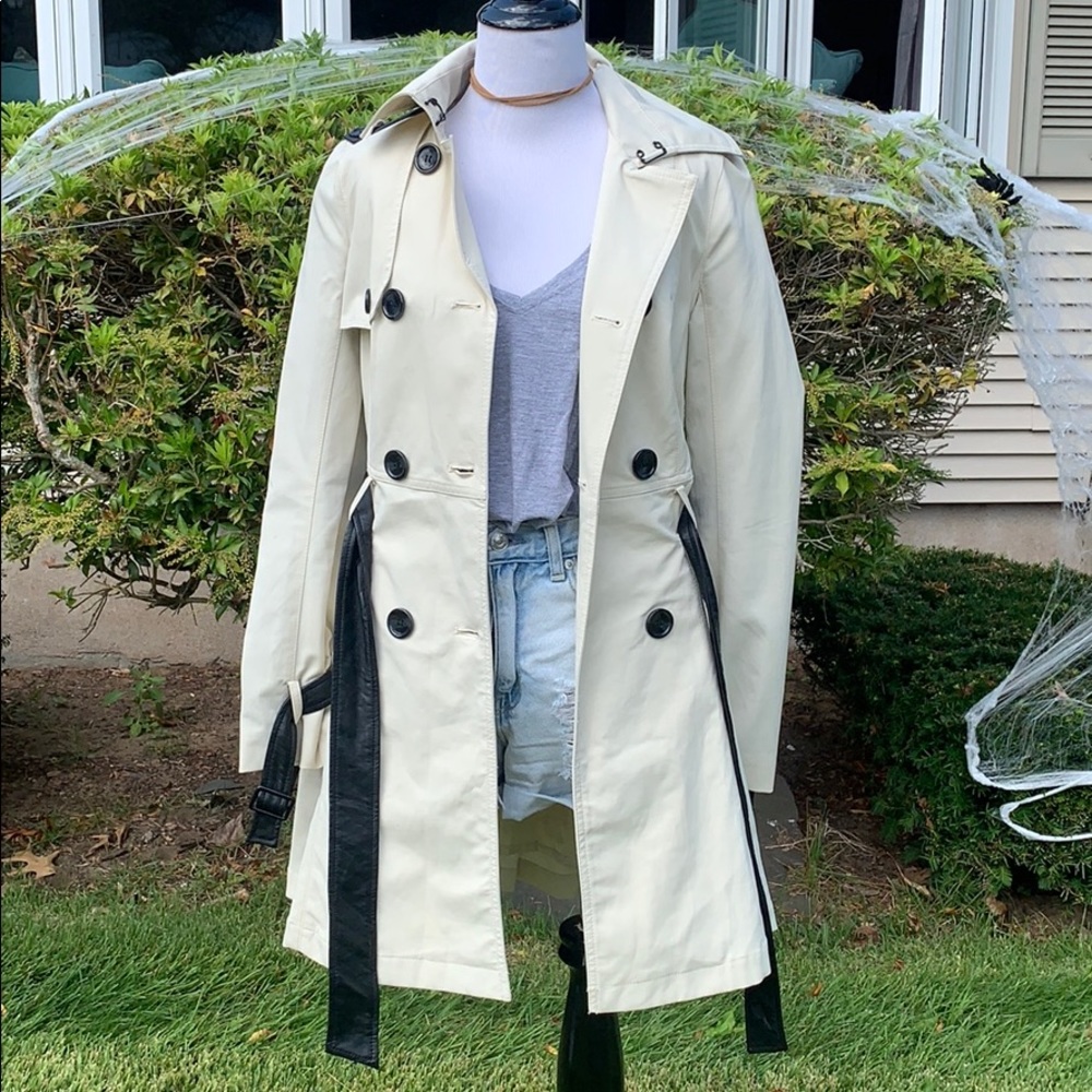 NWOT Bebe raincoat